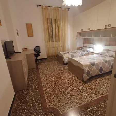 Lägenhet Wow - 175 Mq - Posteggio Privato - Davanti Porto Traghetti - Fino A 10 Posti Letto Genua