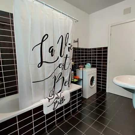 Wow - 175 Mq - Posteggio Privato - Davanti Porto Traghetti - Fino A 10 Posti Letto Lägenhet *