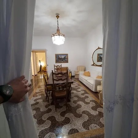 Wow - 175 Mq - Posteggio Privato - Davanti Porto Traghetti - Fino A 10 Posti Letto