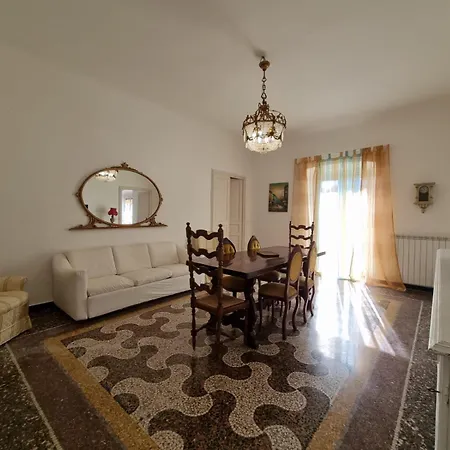 Lägenhet Wow - 175 Mq - Posteggio Privato - Davanti Porto Traghetti - Fino A 10 Posti Letto *
