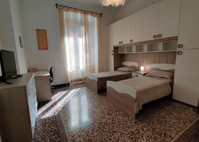 Apartmán Wow - 175 Mq - Posteggio Privato - Davanti Porto Traghetti - Fino A 10 Posti Letto *