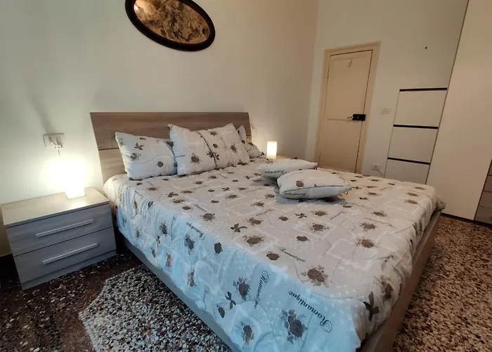 Appartement Wow - 175 Mq - Posteggio Privato - Davanti Porto Traghetti - Fino A 10 Posti Letto