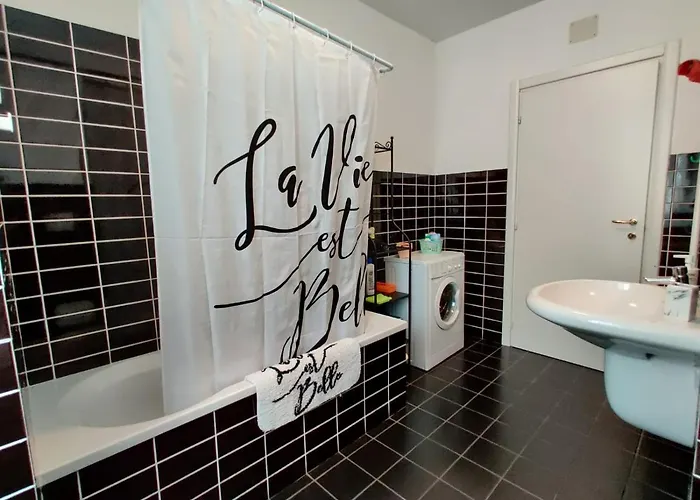 Wow - 175 Mq - Posteggio Privato - Davanti Porto Traghetti - Fino A 10 Posti Letto Apartmán *