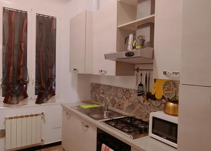 Wow - 175 Mq - Posteggio Privato - Davanti Porto Traghetti - Fino A 10 Posti Letto Appartement *