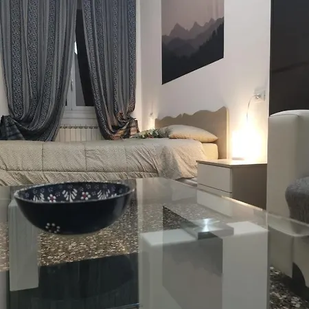 Wow - 175 Mq - Posteggio Privato - Davanti Porto Traghetti - Fino A 10 Posti Letto Lejlighed