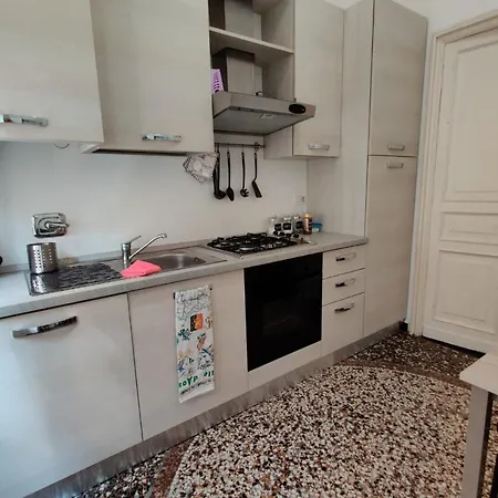 Wow - 175 Mq - Posteggio Privato - Davanti Porto Traghetti - Fino A 10 Posti Letto Διαμέρισμα Γένοβα