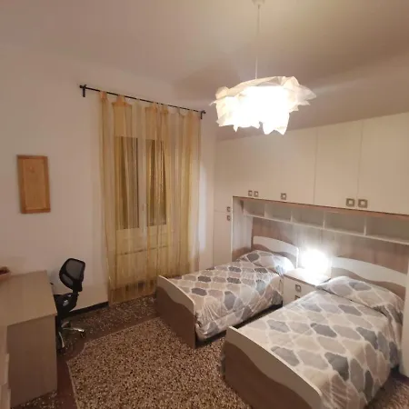 Wow - 175 Mq - Posteggio Privato - Davanti Porto Traghetti - Fino A 10 Posti Letto *