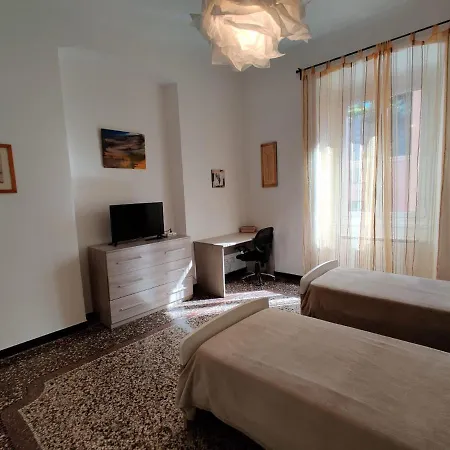 Wow - 175 Mq - Posteggio Privato - Davanti Porto Traghetti - Fino A 10 Posti Letto Lejlighed