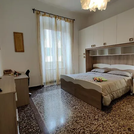 Wow - 175 Mq - Posteggio Privato - Davanti Porto Traghetti - Fino A 10 Posti Letto Lejlighed