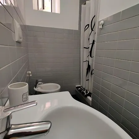 Wow - 175 Mq - Posteggio Privato - Davanti Porto Traghetti - Fino A 10 Posti Letto *