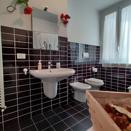 Wow - 175 Mq - Posteggio Privato - Davanti Porto Traghetti - Fino A 10 Posti Letto *