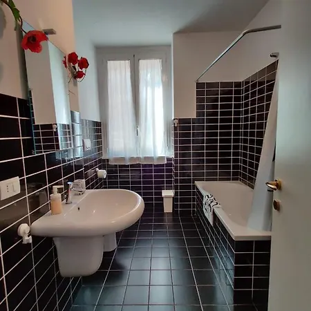 Lejlighed Wow - 175 Mq - Posteggio Privato - Davanti Porto Traghetti - Fino A 10 Posti Letto
