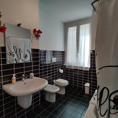 Wow - 175 Mq - Posteggio Privato - Davanti Porto Traghetti - Fino A 10 Posti Letto Lejlighed