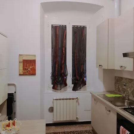 Wow - 175 Mq - Posteggio Privato - Davanti Porto Traghetti - Fino A 10 Posti Letto Genua