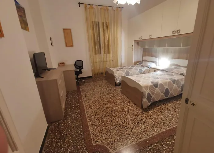 Apartament Wow - 175 Mq - Posteggio Privato - Davanti Porto Traghetti - Fino A 10 Posti Letto Genua