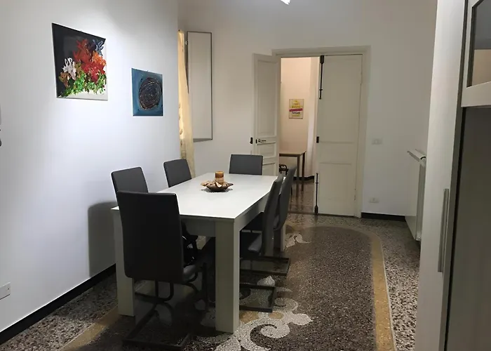 Wow - 175 Mq - Posteggio Privato - Davanti Porto Traghetti - Fino A 10 Posti Letto * Genua