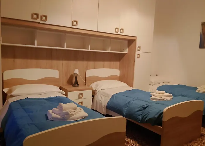 Wow - 175 Mq - Posteggio Privato - Davanti Porto Traghetti - Fino A 10 Posti Letto