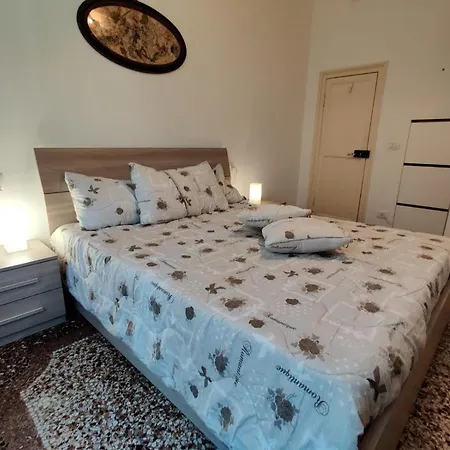Апартаменты Wow - 175 Mq - Posteggio Privato - Davanti Porto Traghetti - Fino A 10 Posti Letto