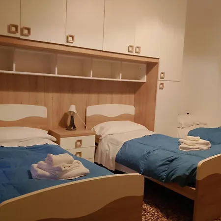 Wow - 175 Mq - Posteggio Privato - Davanti Porto Traghetti - Fino A 10 Posti Letto