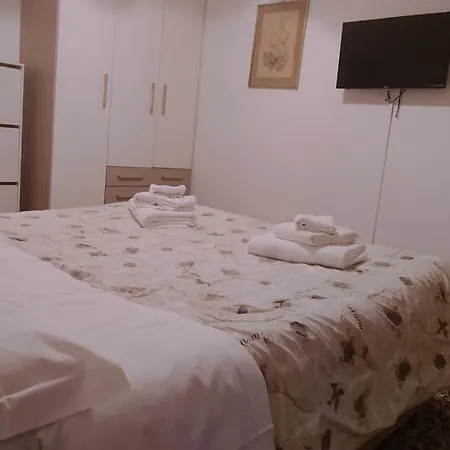 Wow - 175 Mq - Posteggio Privato - Davanti Porto Traghetti - Fino A 10 Posti Letto *