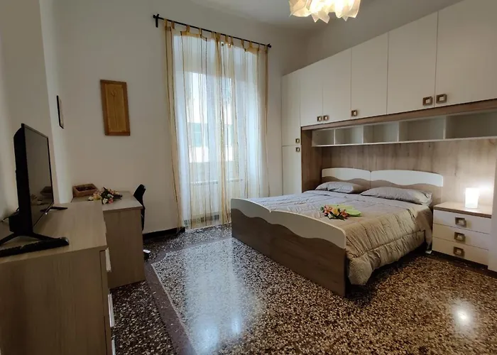 Wow - 175 Mq - Posteggio Privato - Davanti Porto Traghetti - Fino A 10 Posti Letto شقة