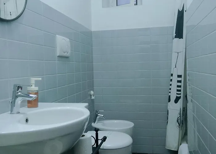 شقة Wow - 175 Mq - Posteggio Privato - Davanti Porto Traghetti - Fino A 10 Posti Letto