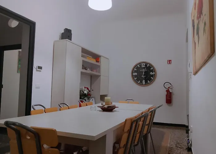 Wow - 175 Mq - Posteggio Privato - Davanti Porto Traghetti - Fino A 10 Posti Letto شقة جنوة