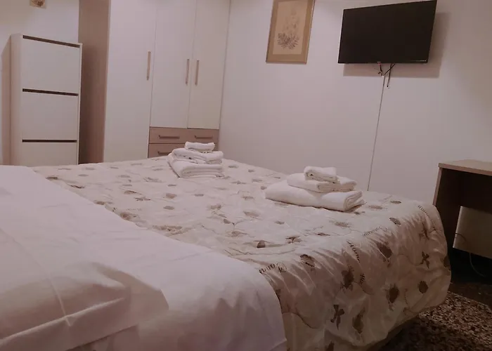 Wow - 175 Mq - Posteggio Privato - Davanti Porto Traghetti - Fino A 10 Posti Letto *